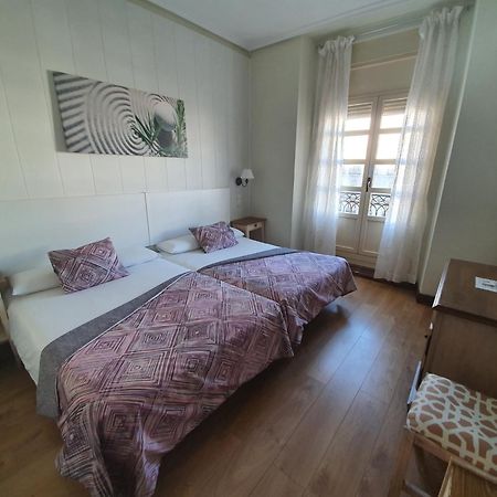 Hostal Riesco Madrid Exterior foto