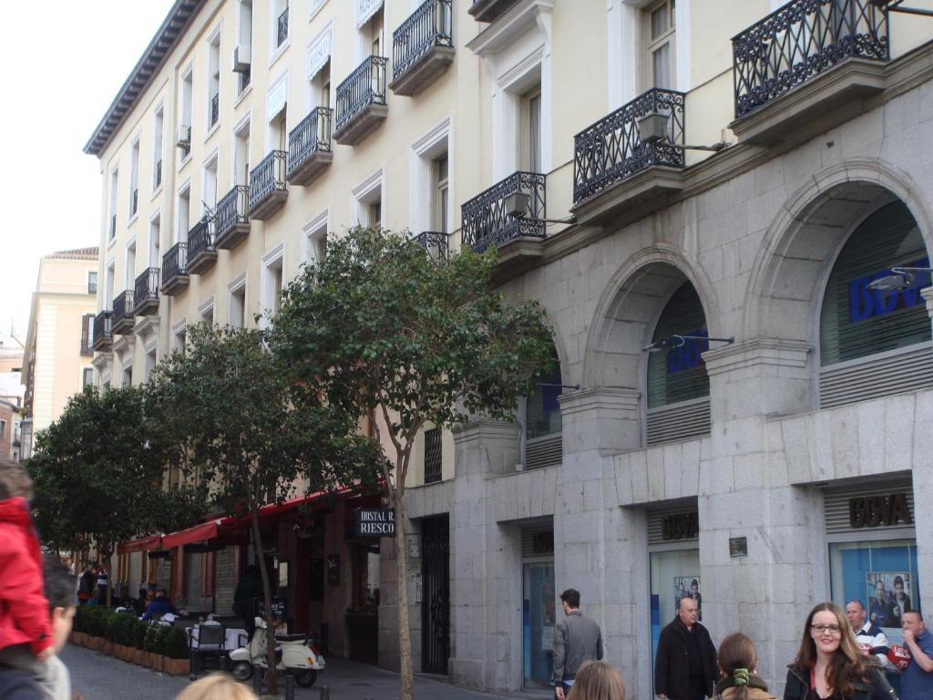 Hostal Riesco Madrid Exterior foto