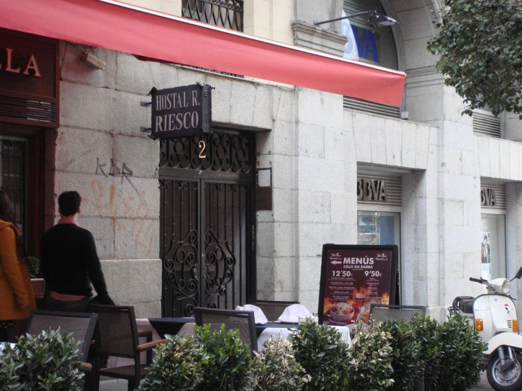 Hostal Riesco Madrid Exterior foto