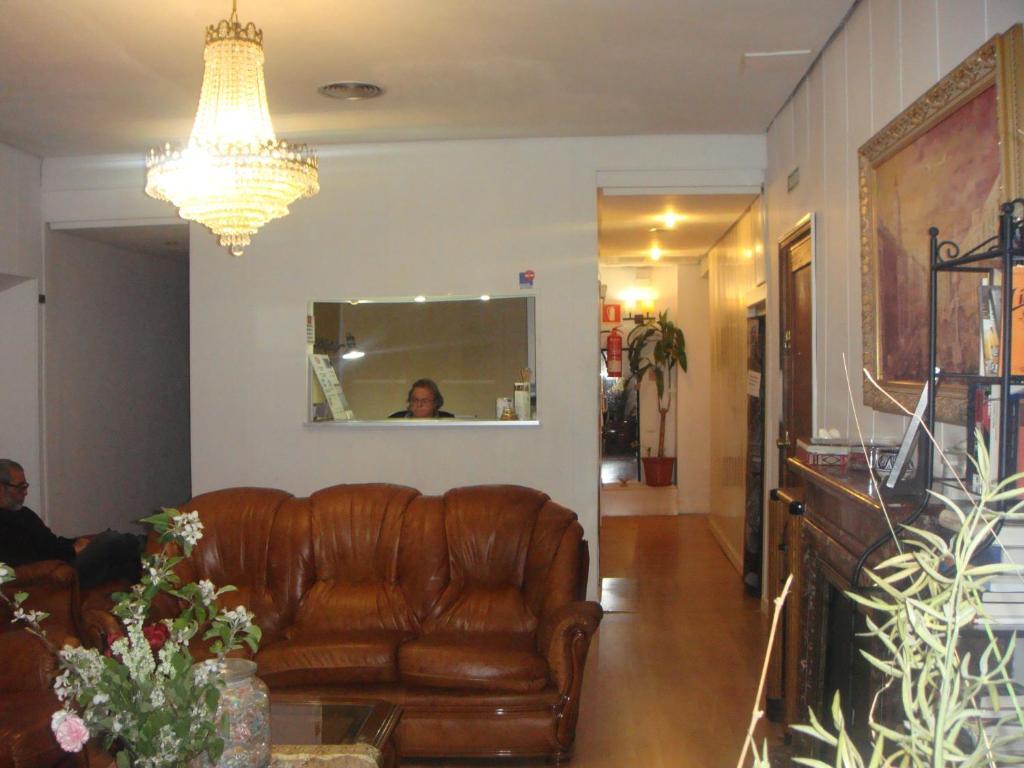Hostal Riesco Madrid Exterior foto