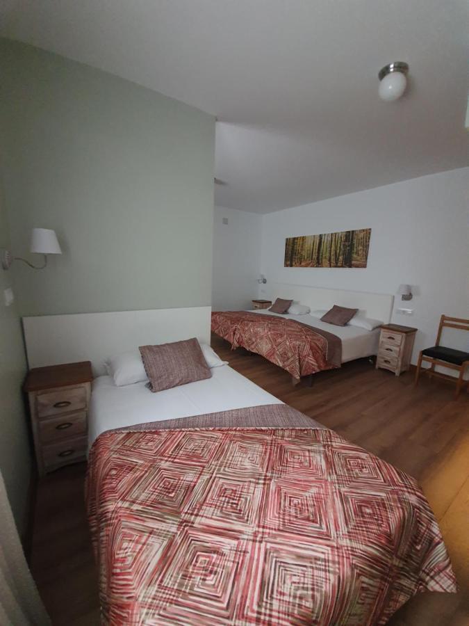 Hostal Riesco Madrid Exterior foto